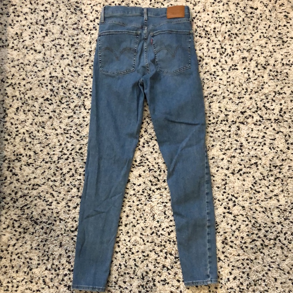 Levi’s High Rise Jeans - like new!! - Picture 5 of 6